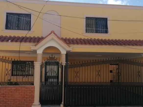 casa en venta en Cabirma del Este Santo Domingo Este cerca de supermercado Bravo