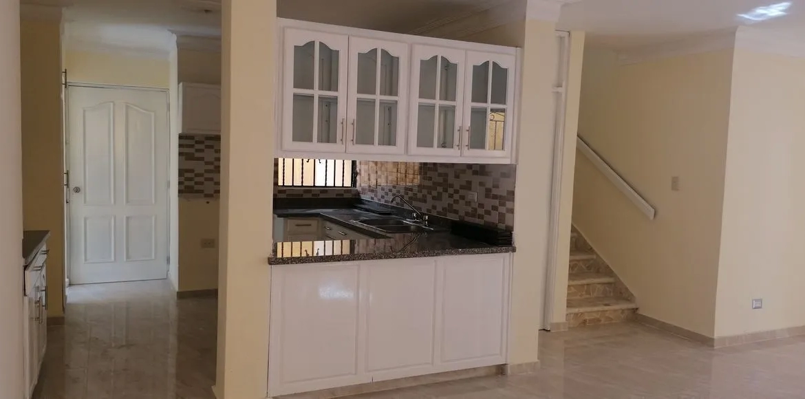casa en venta en Cabirma del Este Santo Domingo Este cerca de supermercado Bravo