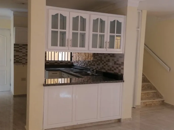 casa en venta en Cabirma del Este Santo Domingo Este cerca de supermercado Bravo