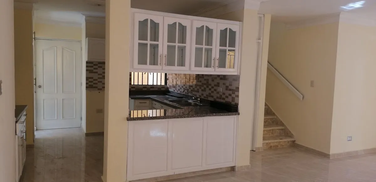 casa en venta en Cabirma del Este Santo Domingo Este cerca de supermercado Bravo