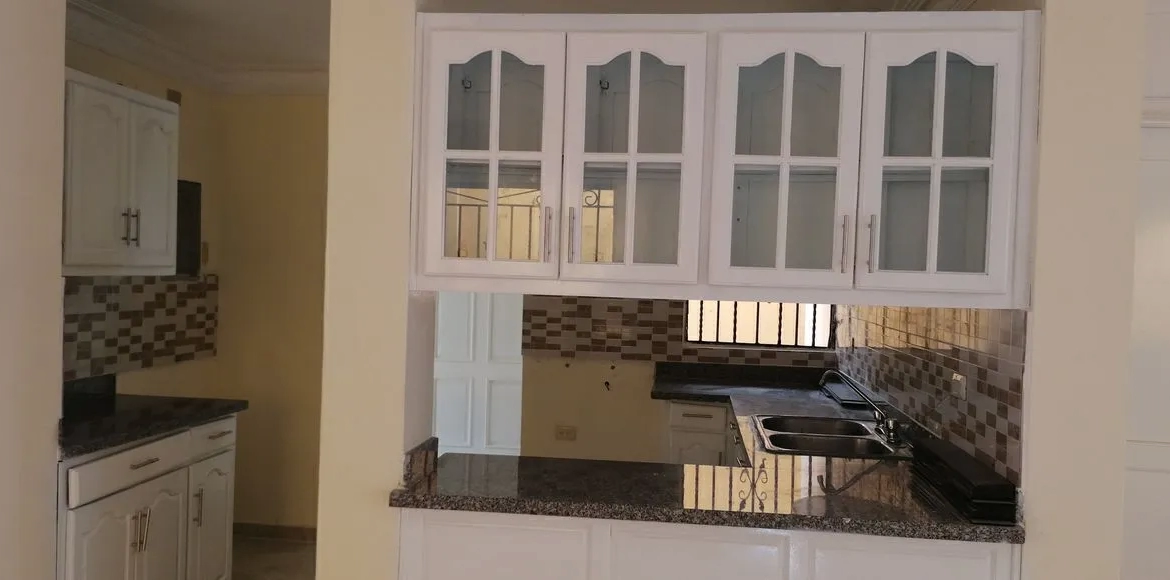 casa en venta en Cabirma del Este Santo Domingo Este cerca de supermercado Bravo