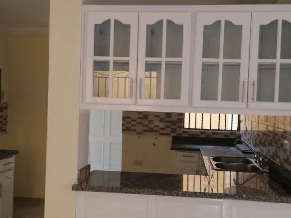 casa en venta en Cabirma del Este Santo Domingo Este cerca de supermercado Bravo