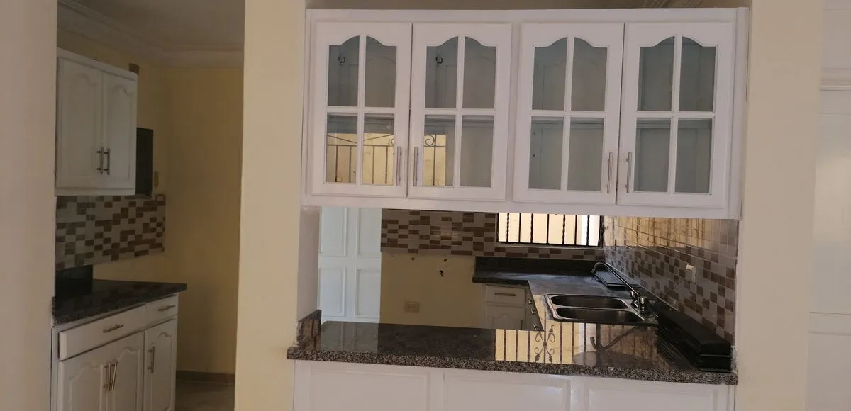 casa en venta en Cabirma del Este Santo Domingo Este cerca de supermercado Bravo