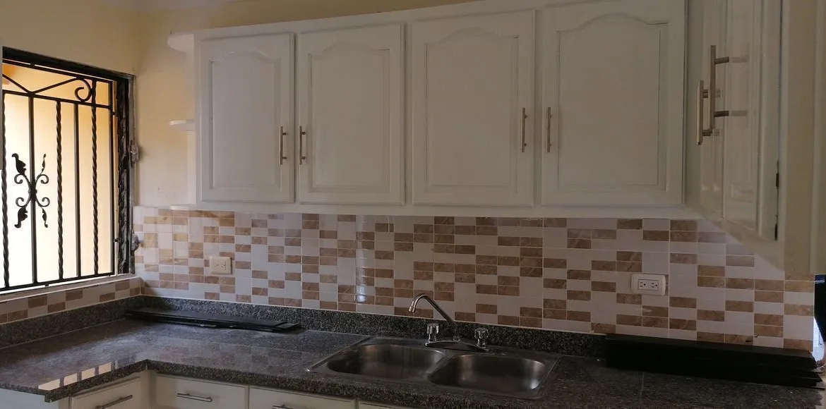 casa en venta en Cabirma del Este Santo Domingo Este cerca de supermercado Bravo