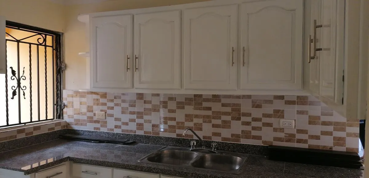 casa en venta en Cabirma del Este Santo Domingo Este cerca de supermercado Bravo