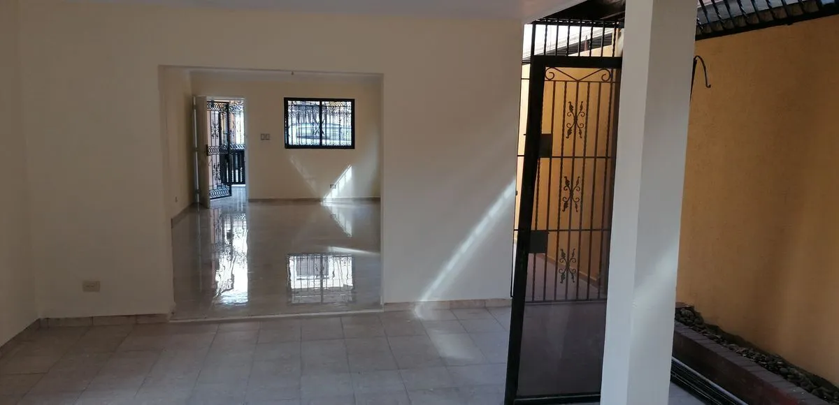 casa en venta en Cabirma del Este Santo Domingo Este cerca de supermercado Bravo