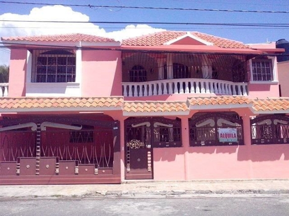 casa en alquiler en Los Tres Ojos Santo Domingo Este