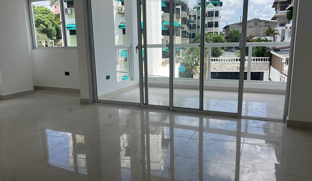 Amplio Apartamento de 3 Habitaciones en Alquiler en Hainamosa