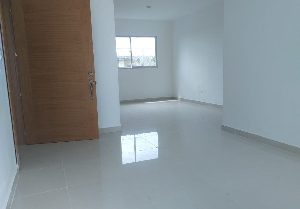 Amplio Apartamento de 3 Habitaciones en Alquiler en Hainamosa